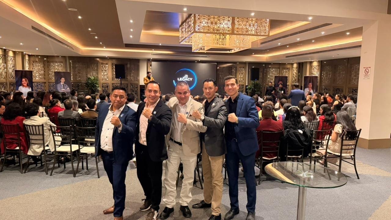 Evento de Logros 4Life - 5 hombres en evento de 4Life Legacy - Mentoría Global - Conferencia Internacional